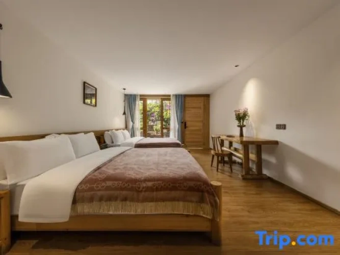 Standard Twin room with balcony