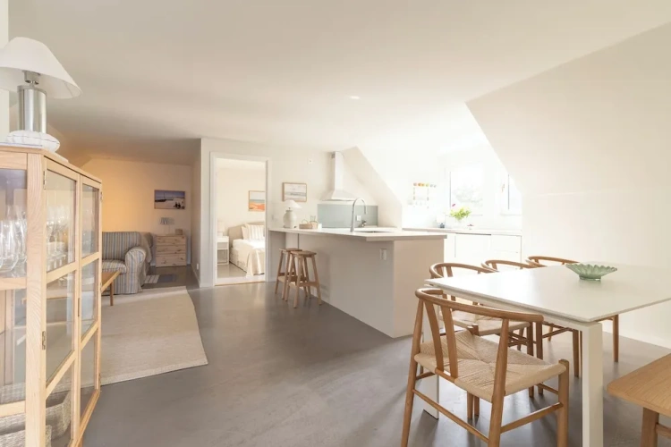 5 Bedrooms Villa