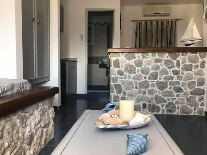 Elenis Studios & Apartments