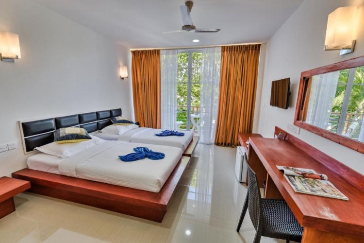 Standard Double room with balcony and with partial sea view