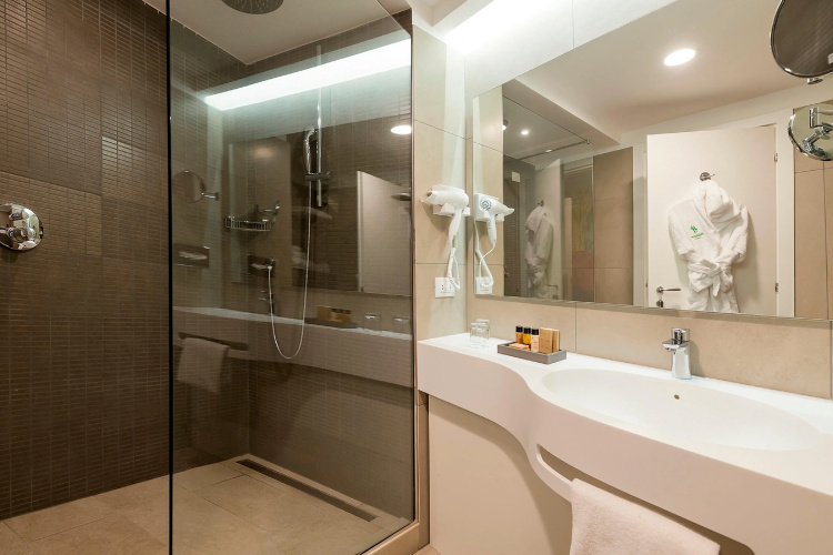 Holiday Inn Naples by IHG