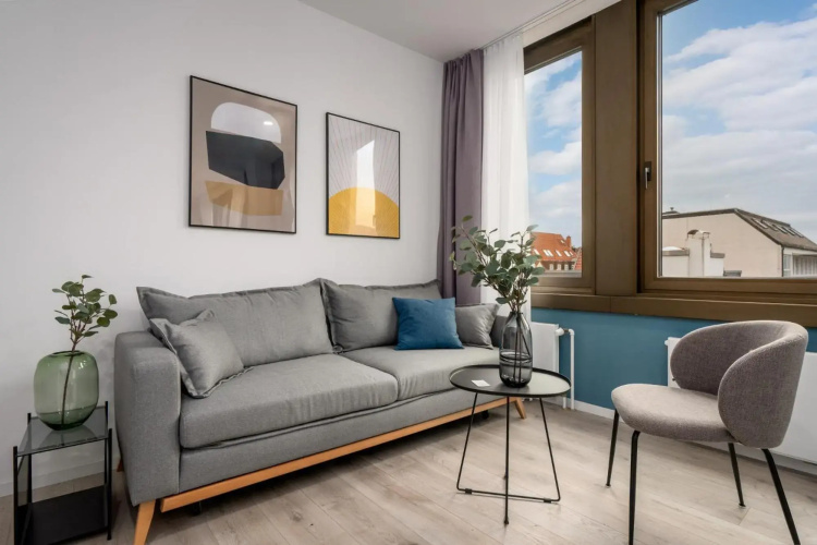 BRIGHT: Stylish & Central - Kitchen - Netflix