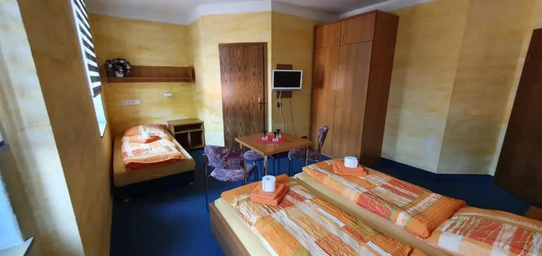Standard Triple room