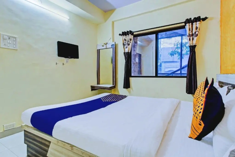 Standard Triple room