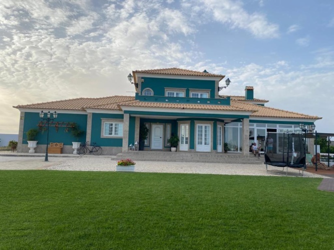 4 Bedrooms Cottage