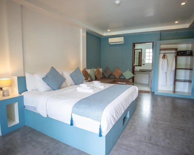 Deluxe Triple room with balcony