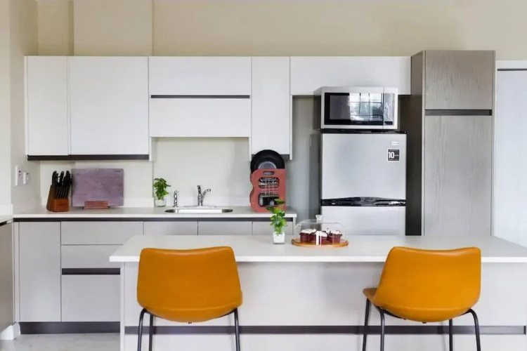 Suite Tangerine Classy Conveniently Located