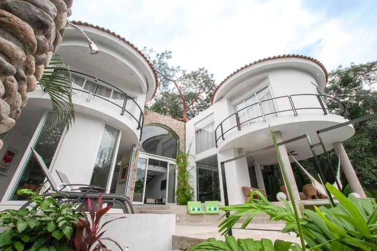 4 Bedrooms Cottage