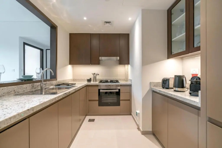 Guests and Cohost - Luxe Apt With Huge Terrace Facing Swimming Pool