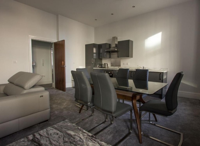 2 Bedrooms Apartment