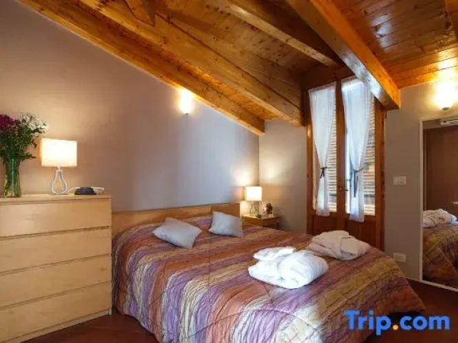 1 Bedroom Attic Apartment