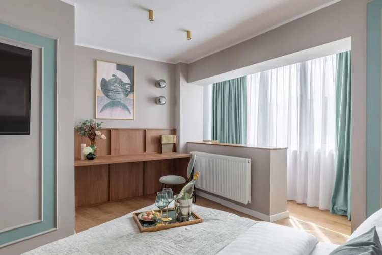 Sublime Minty Green 1BR on the Park