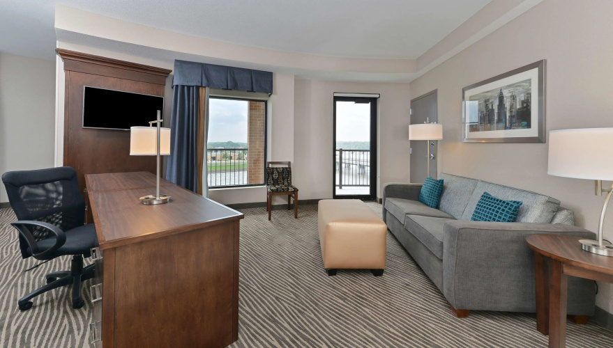 Hampton Inn & Suites Des Moines Downtown