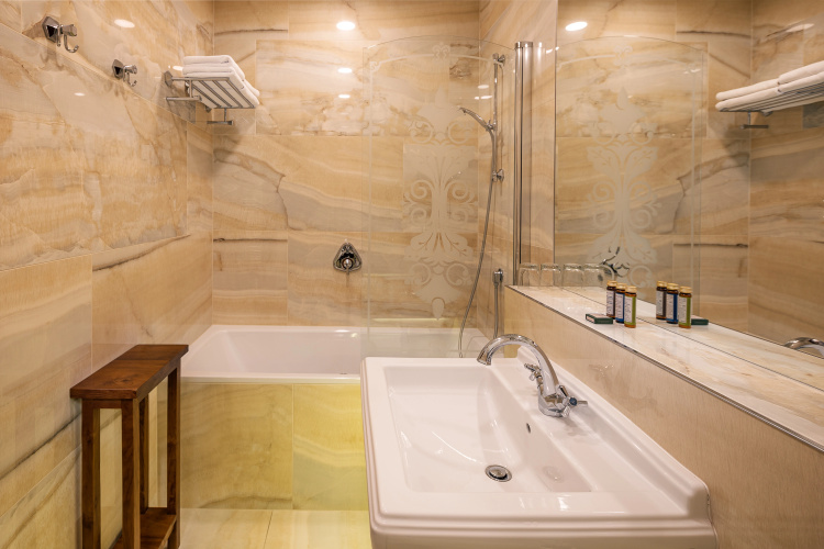 Iron Gate Hotel and Suites photo 9