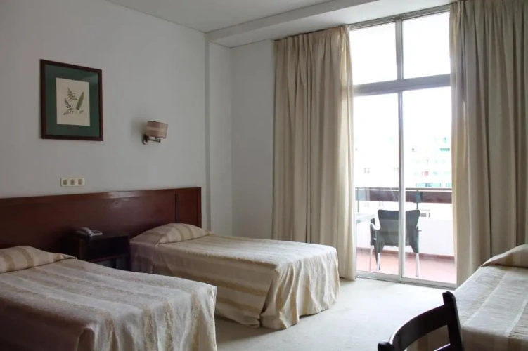 Standard Triple room