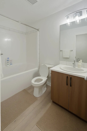 Condo w 2 Beds 13 Mins From West Edmonton Mall