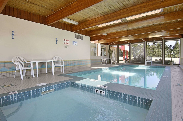 Ramada Limited Calgary Northwest photo 15