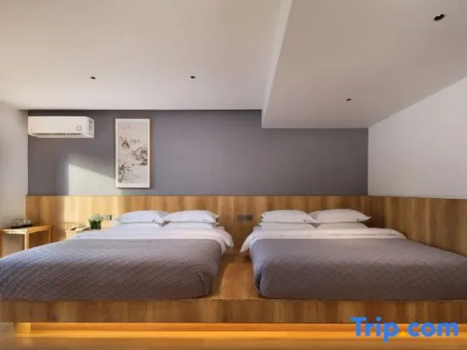 Quadruple Family Suite