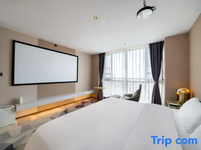 Deluxe Double room with city view