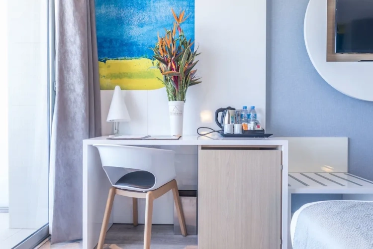 Deluxe Twin room with city view