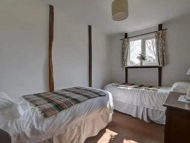 Stunning cottage set in quiet farmyard in Biddenden countryside