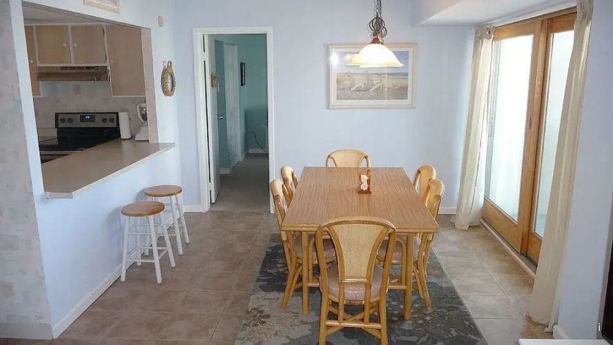 9400 802 - 2 Br Condo