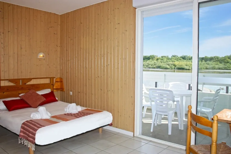 3 Bedrooms Standard room with balcony and with lake view