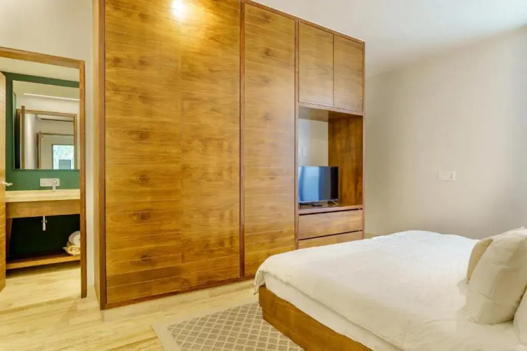 205 Perfect Location 3 bedrooms Apartment