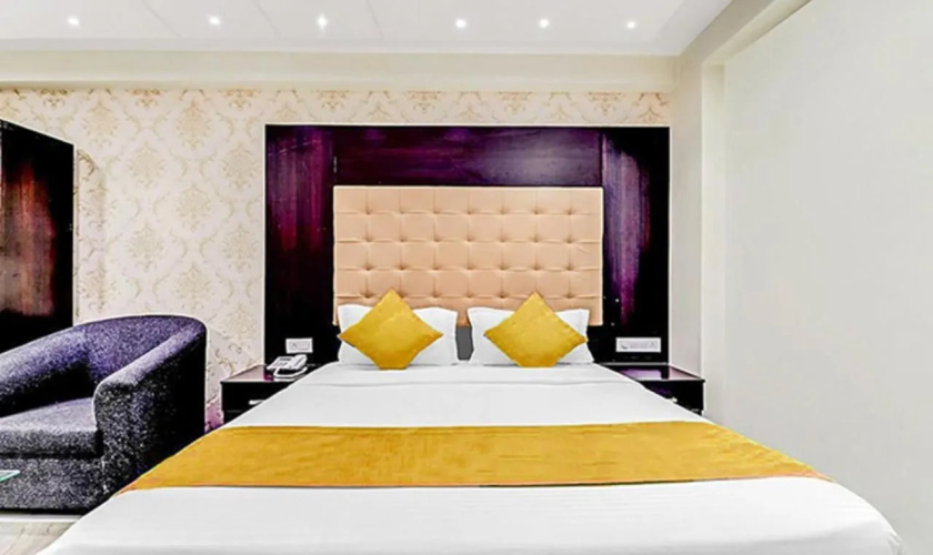 FabHotel Emora Suites