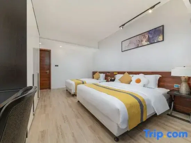 1 Bedroom Suite with balcony and with sea view