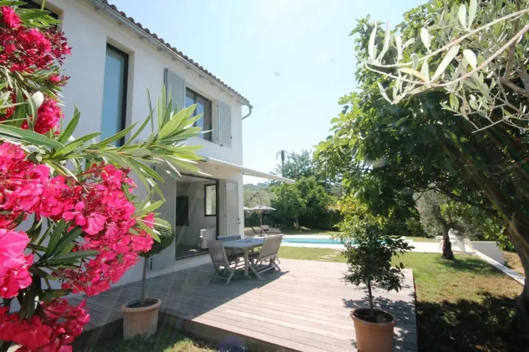 Villa Senequieres