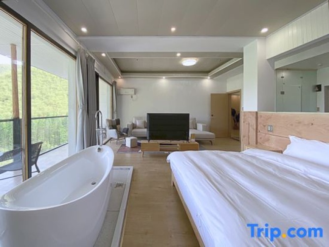 Double Suite with land view