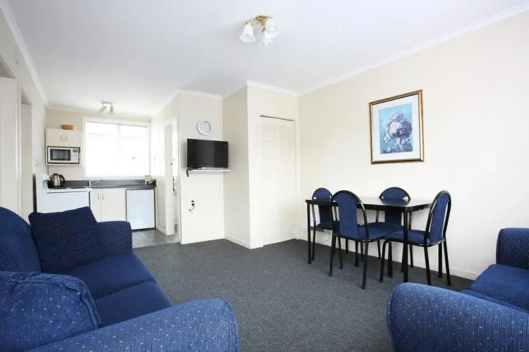Queens Park Motels