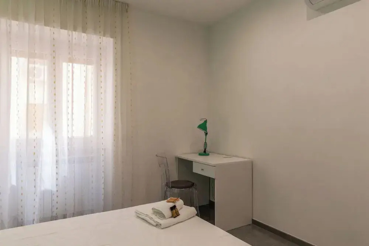 JOIVY Delightful 3-bed Flat with Balcony
