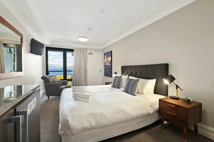 Peak Oasis at 406 The Beacon