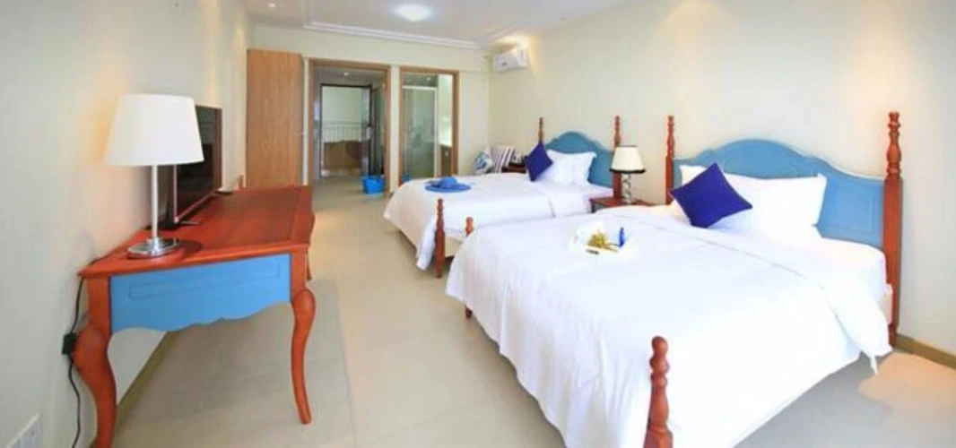 Standard Twin room with sea view