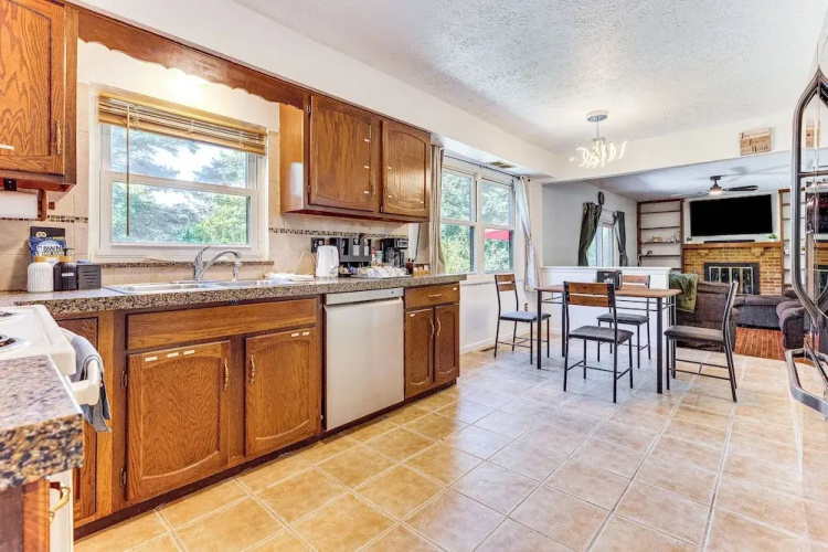 Shop, Golf & Explore: Home 14 Mi to Columbus!