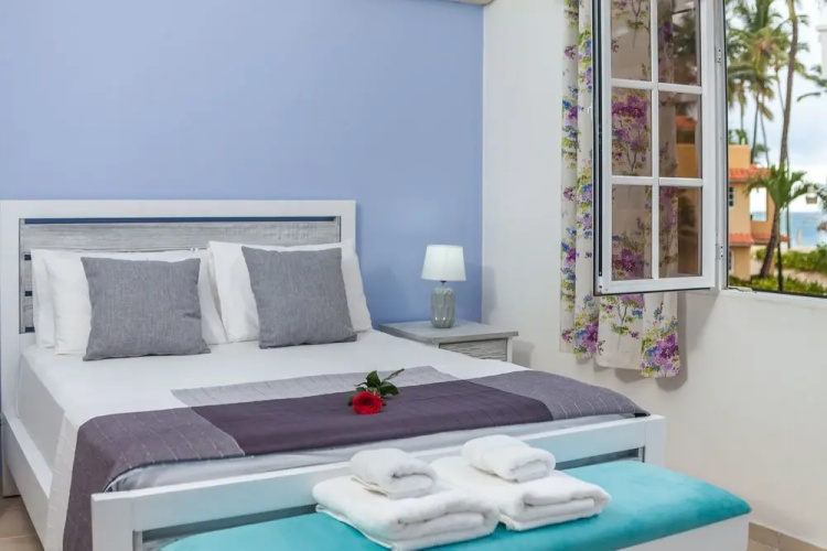 B102 - A Hidden Gem on Los Corales Beach - 2br