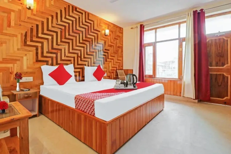 Standard Triple room with view