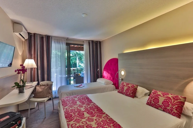 Standard Triple room with balcony