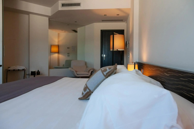 G Hotel