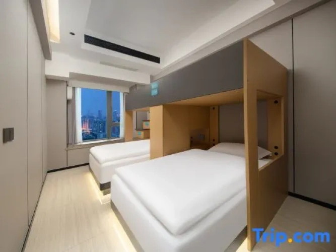 2 Bedrooms Quadruple Attic Suite