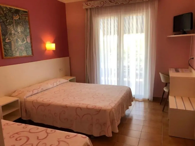 Standard Triple room