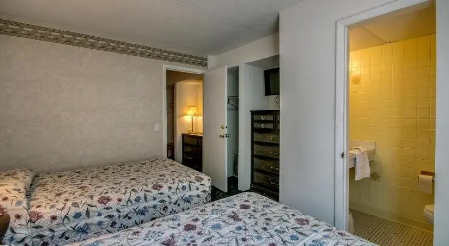 Admiral Resort Motel