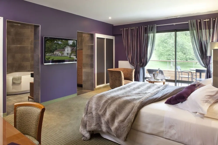 Suite with balcony