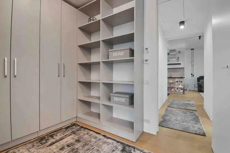Lake Panorama Loft 5 star Location, Queen Bed, Views