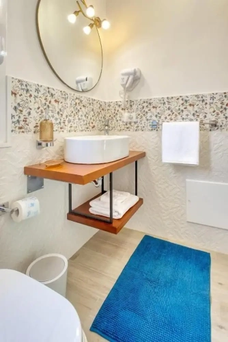 2 Bedrooms Apartment with partial sea view