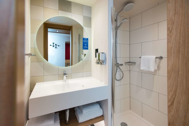 Hampton by Hilton London Park Royal photo 10
