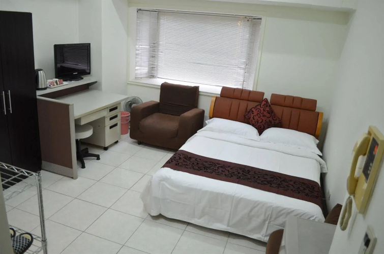 Holo Hostel
