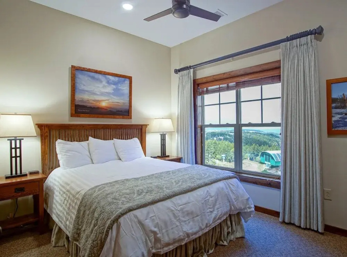Soaring Eagle #404: 3 Bedroom 2 Bath Corner Penthouse